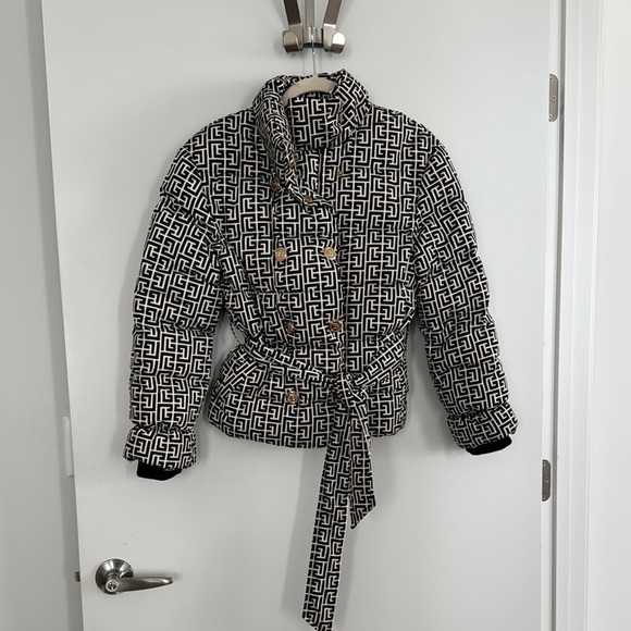 Jackets & Blazers - Stylish Black and White Patterned Women's Jacket